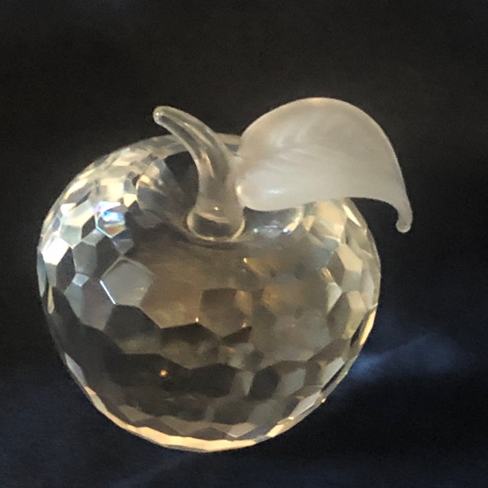 Lead crystal 4” Turtle, 2” apple & 4.5” Bear all in excellent condition - Picture 10 of 15